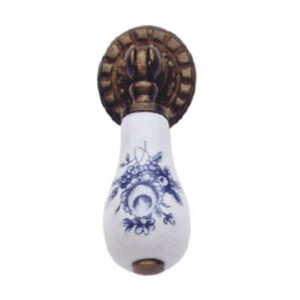 Pendente snodato e anticato bianco con fiore blu